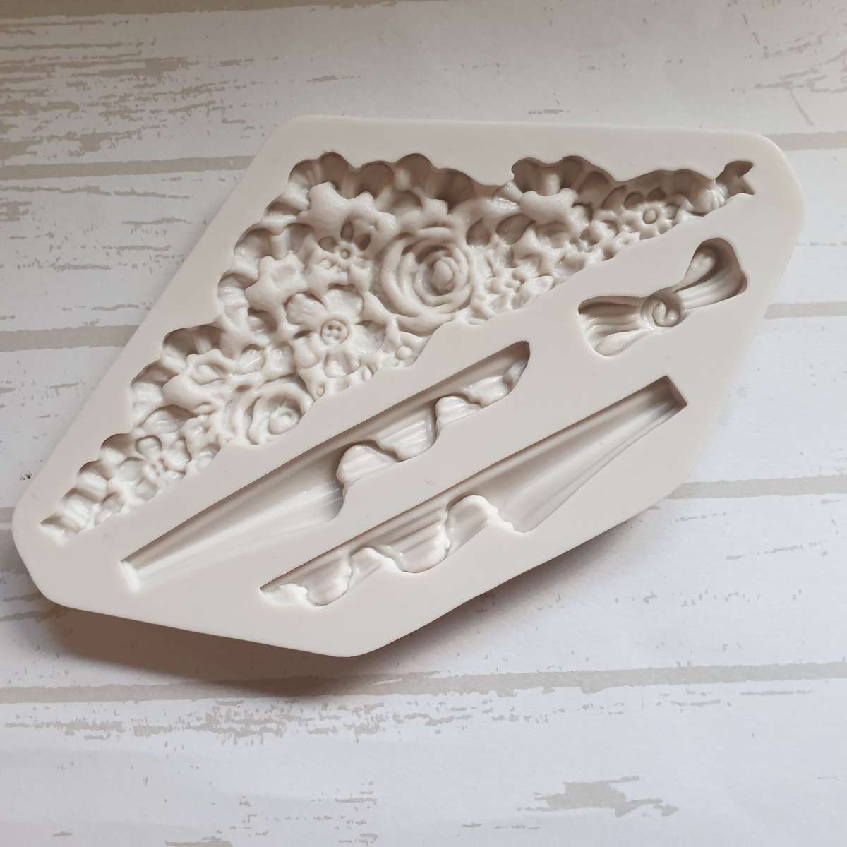 Flower drape border silicone mould, flower border 14.3x4.4cm