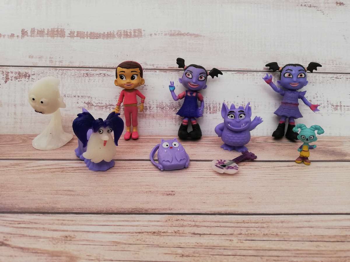 Plastic Vampirina cake topper figurines, 7.5x5.5cm