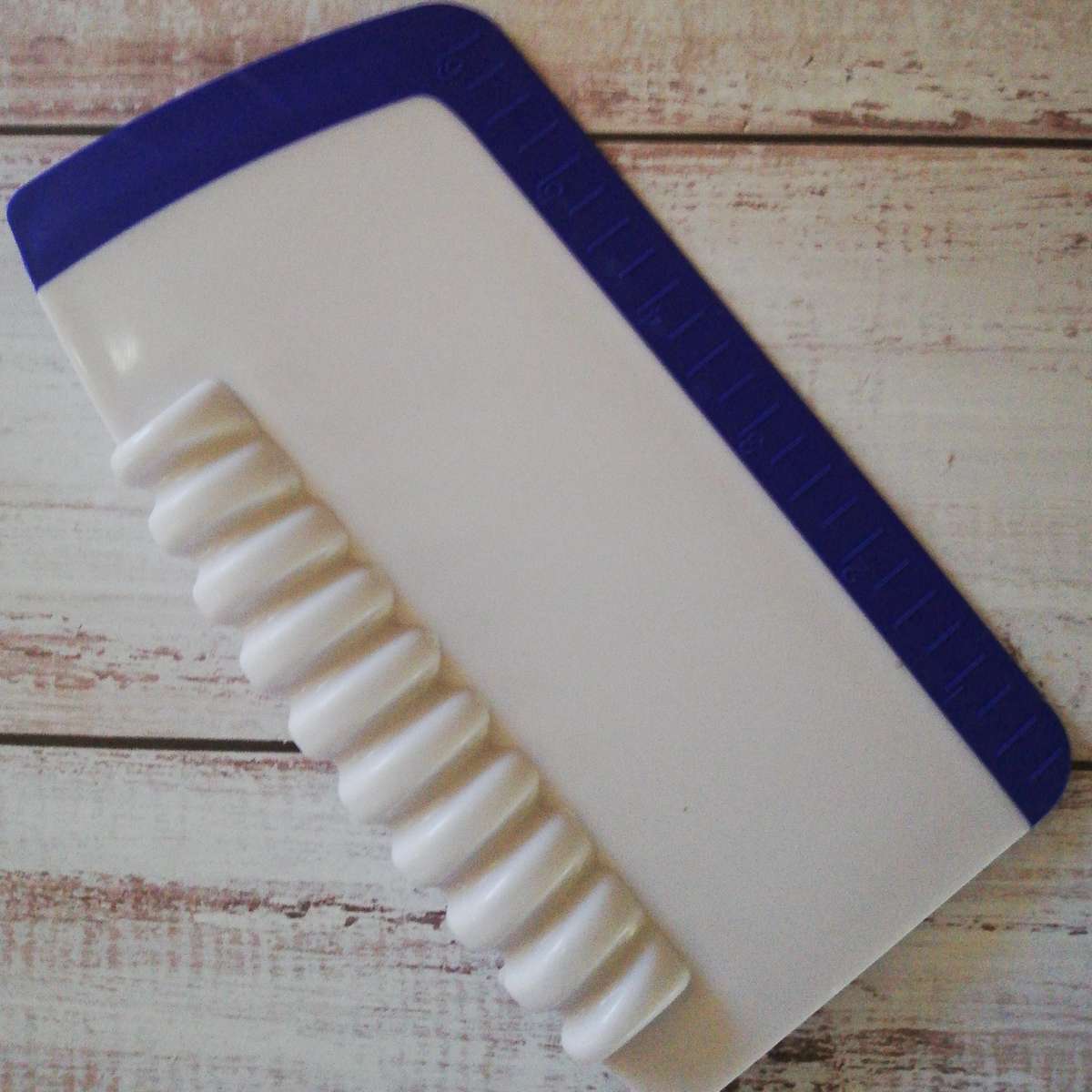 S689 Cake Scraper with measurements