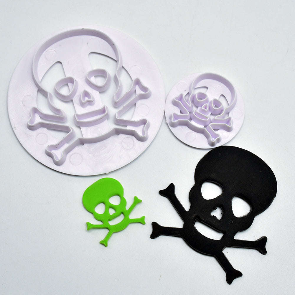 Pirate Skull plastic cutter, 6.5x6cm, 3.4x3cm