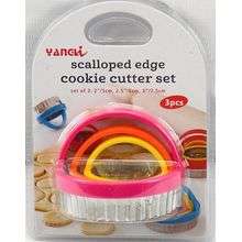Scalloped edge cookie cutter set round. 3 piece