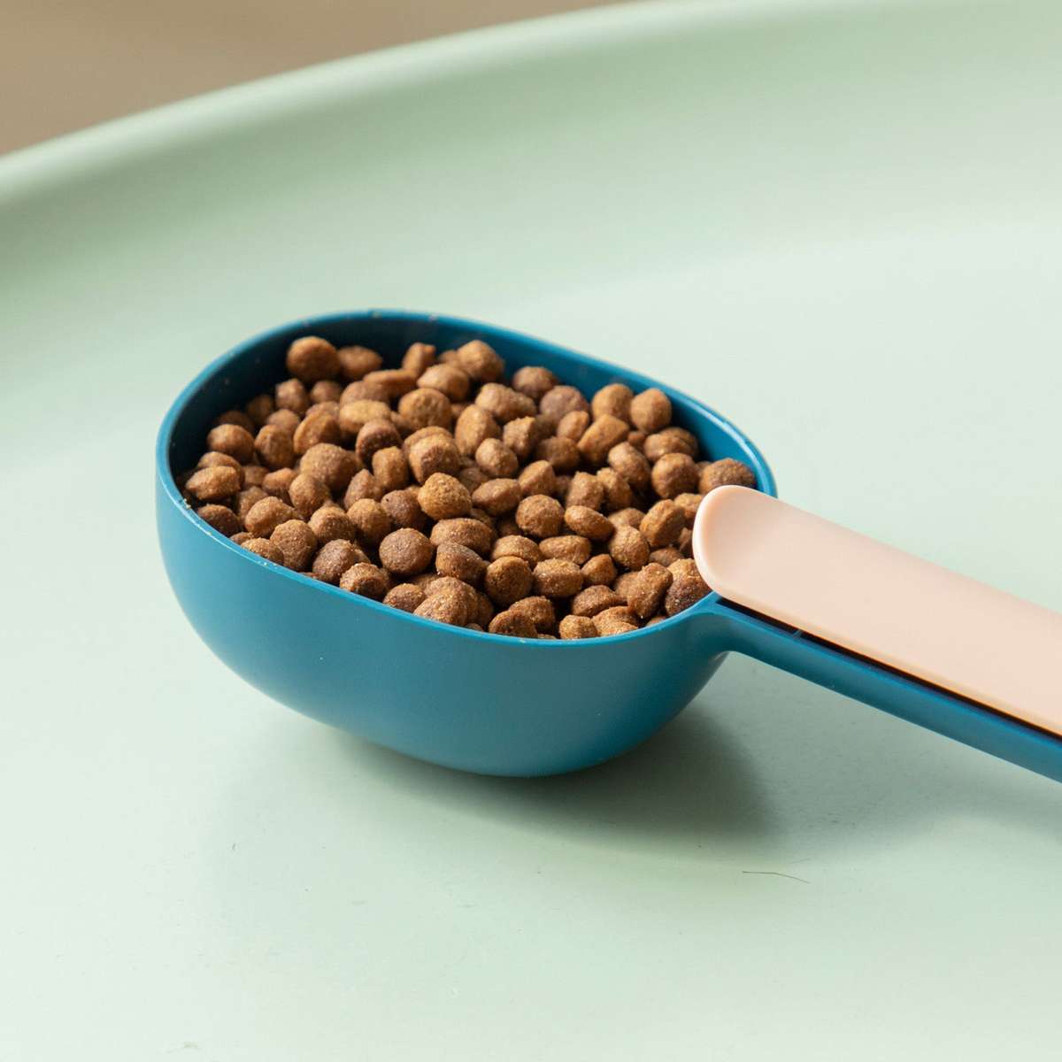 Puppy Food Scoop Shovel with Sealing Bag Clip