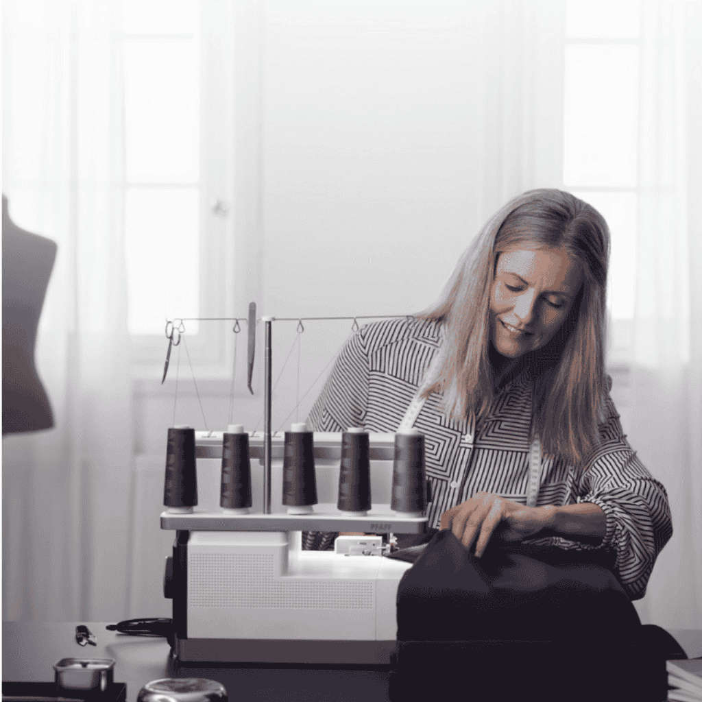 Pfaff Admire Air 7000 - Coverlock Machine