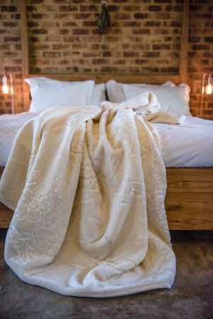 Blankets - Sesli Fashion Mink 1 Ply King - Cream