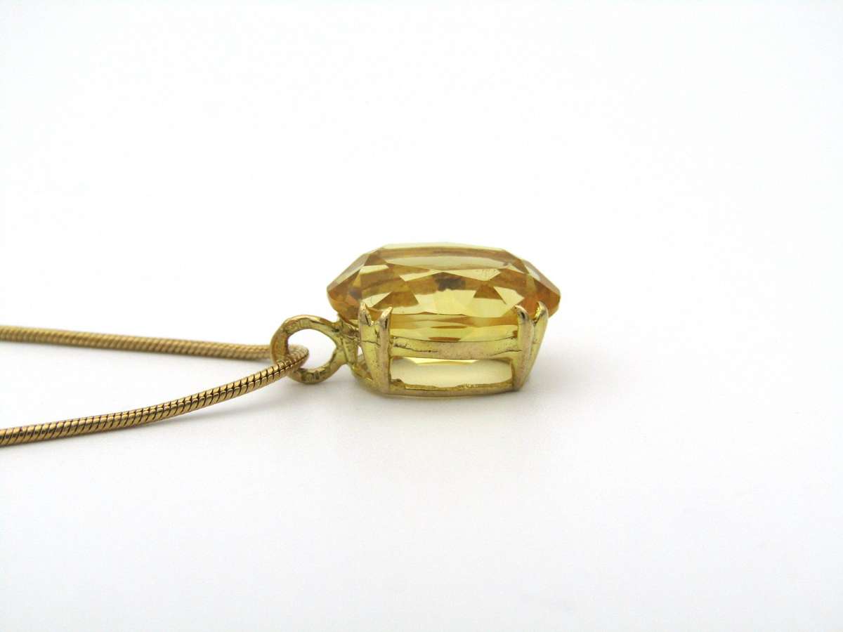 9K gold citrine pendant.