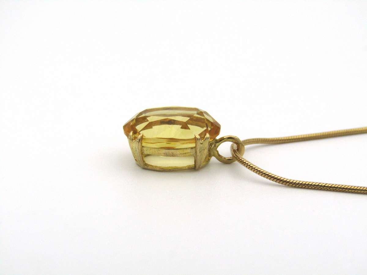9K gold citrine pendant.