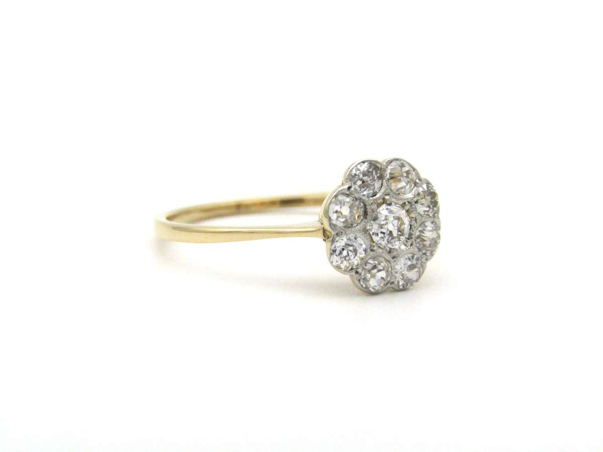 18K gold Victorian diamond ring, Circa 1890's.