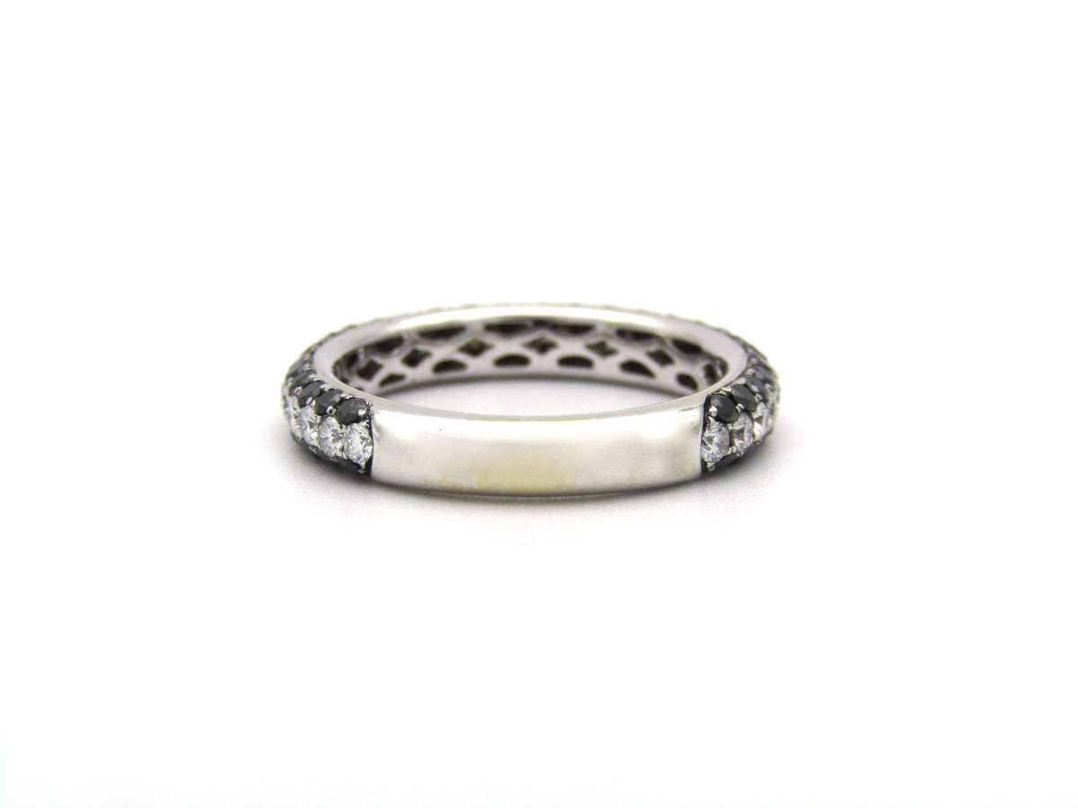 18K gold black and colourless diamond ring.