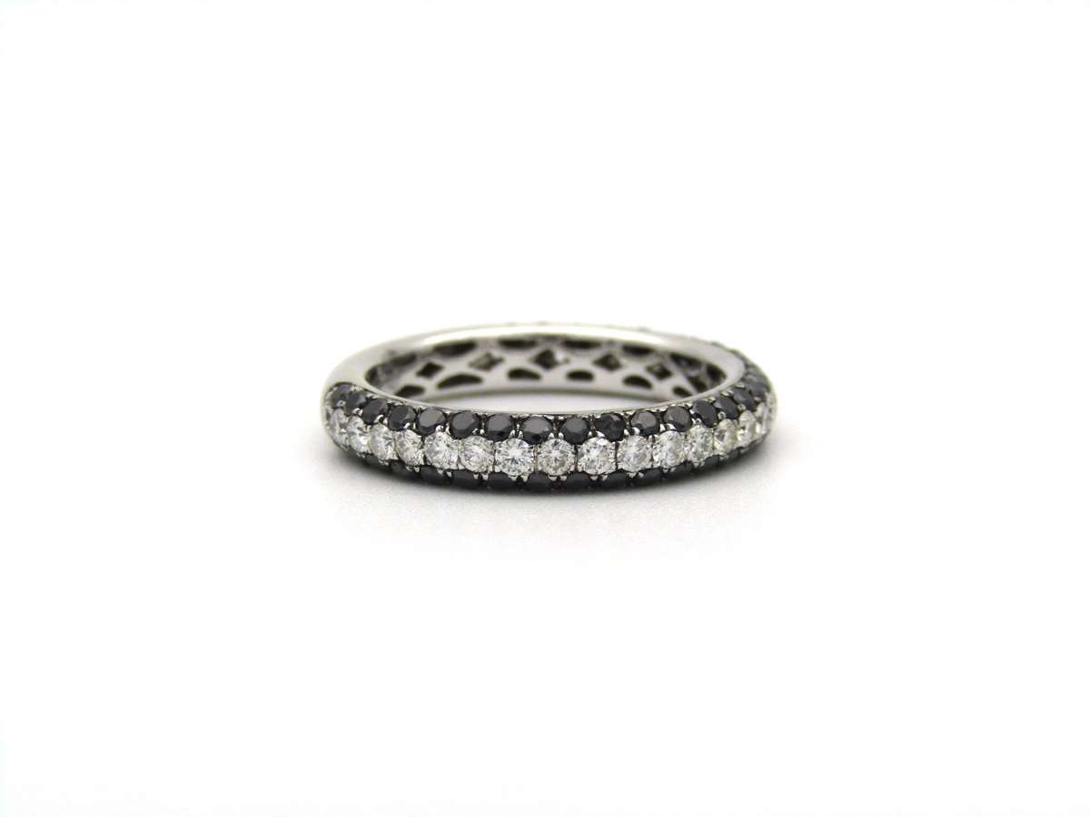 18K gold black and colourless diamond ring.
