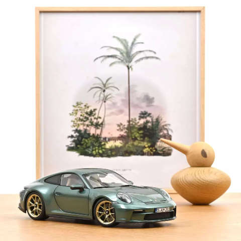 Porsche 911 GT3 with Touring Package 2021 Malachite Green met. 1:18