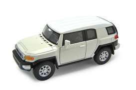 1:36 TOYOTA FJ CRUISER CREAM PULLBACK DIECAST