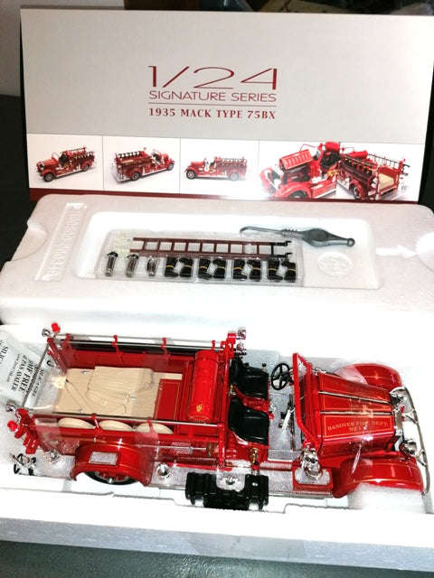 1:24 MACK TYPE 75BX FIRE TRUCK RED DIECAST
