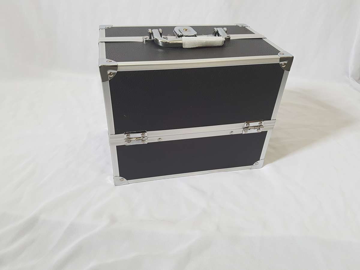 Vanity Case Black L1