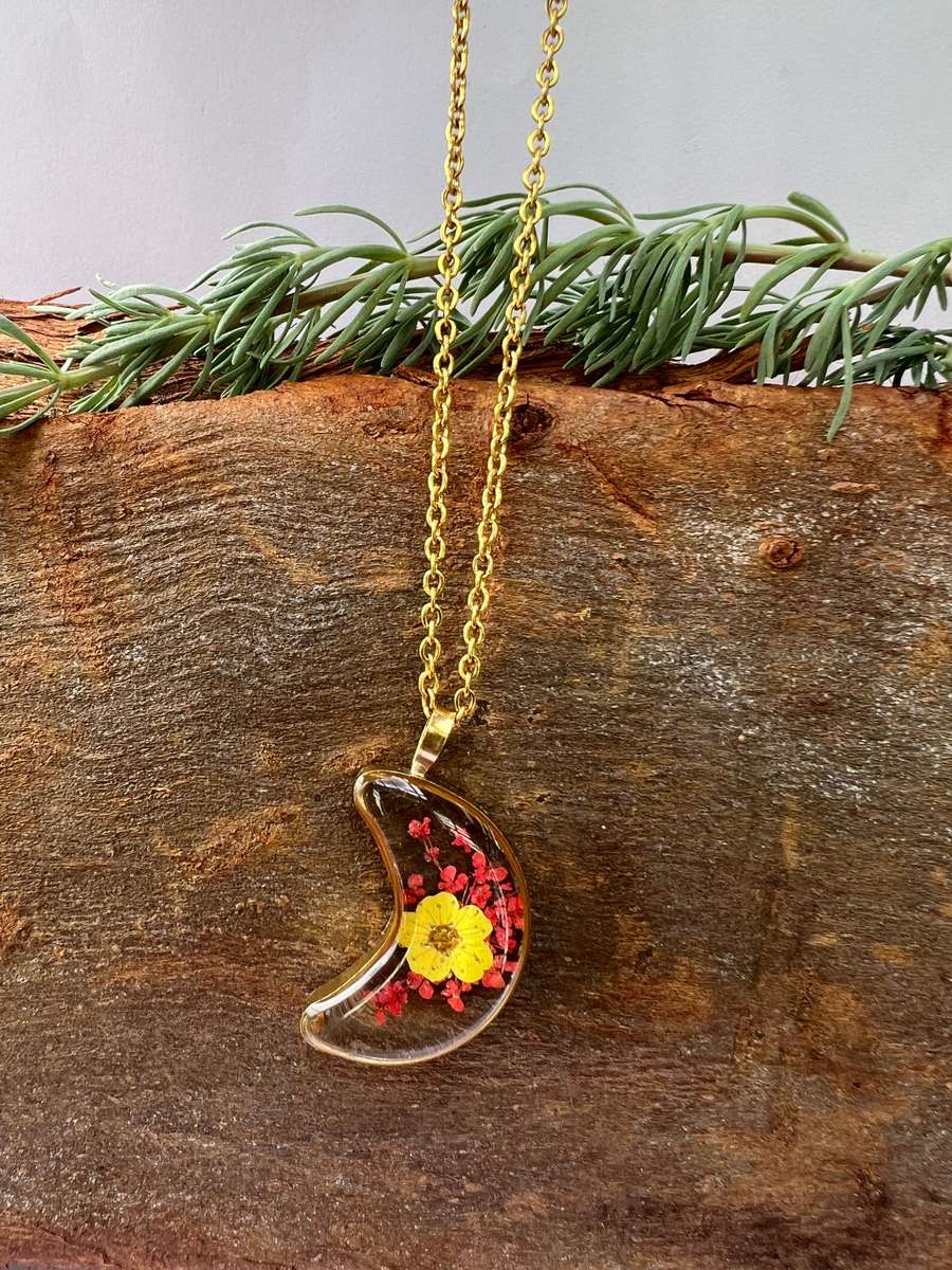 Lace Fynbos in Tiny Moon Shape Resin Jewellery