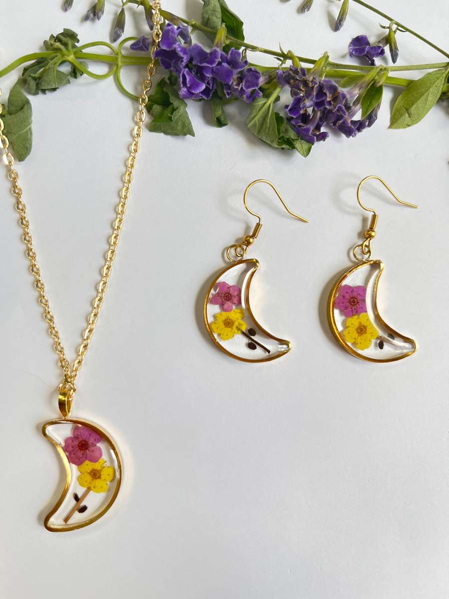 Lace Fynbos in Tiny Moon Shape Resin Jewellery