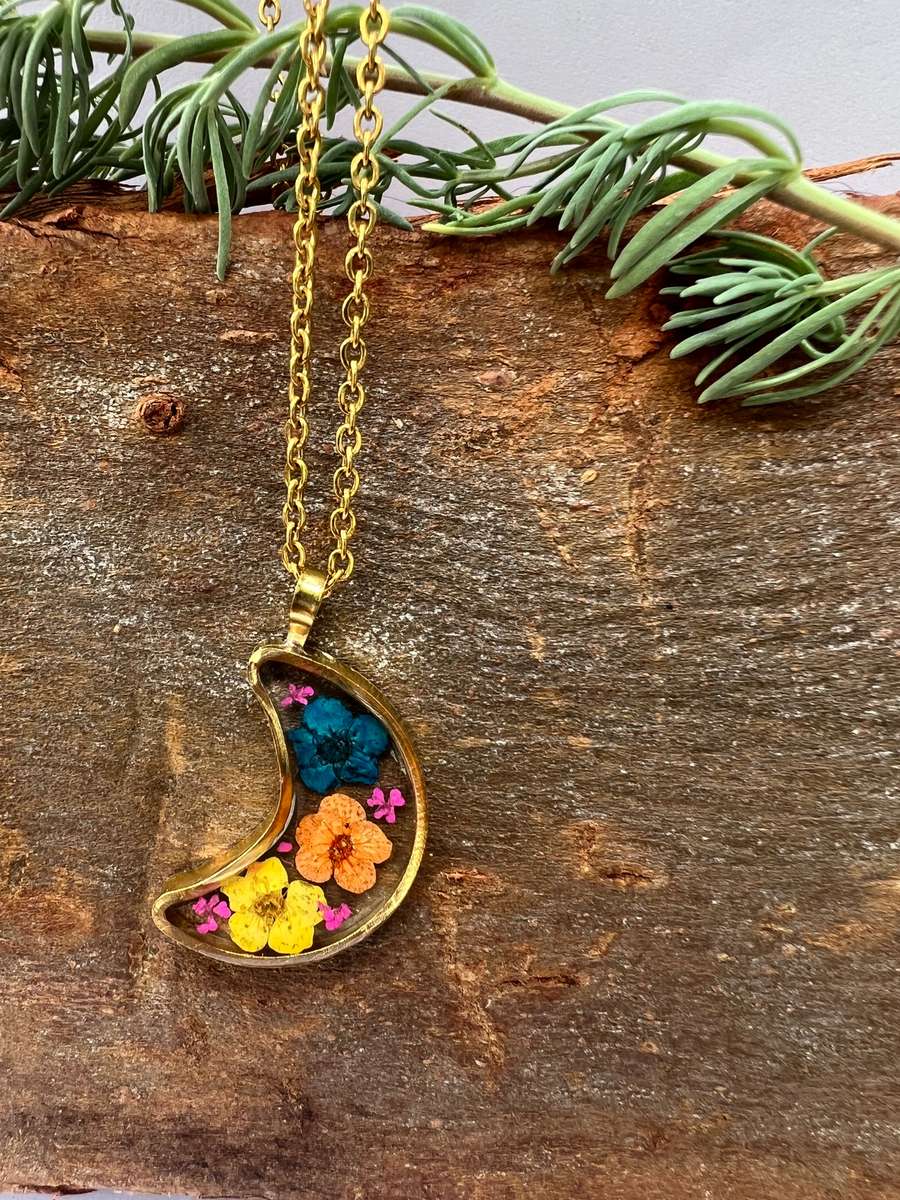 Lace Fynbos in Tiny Moon Shape Resin Jewellery