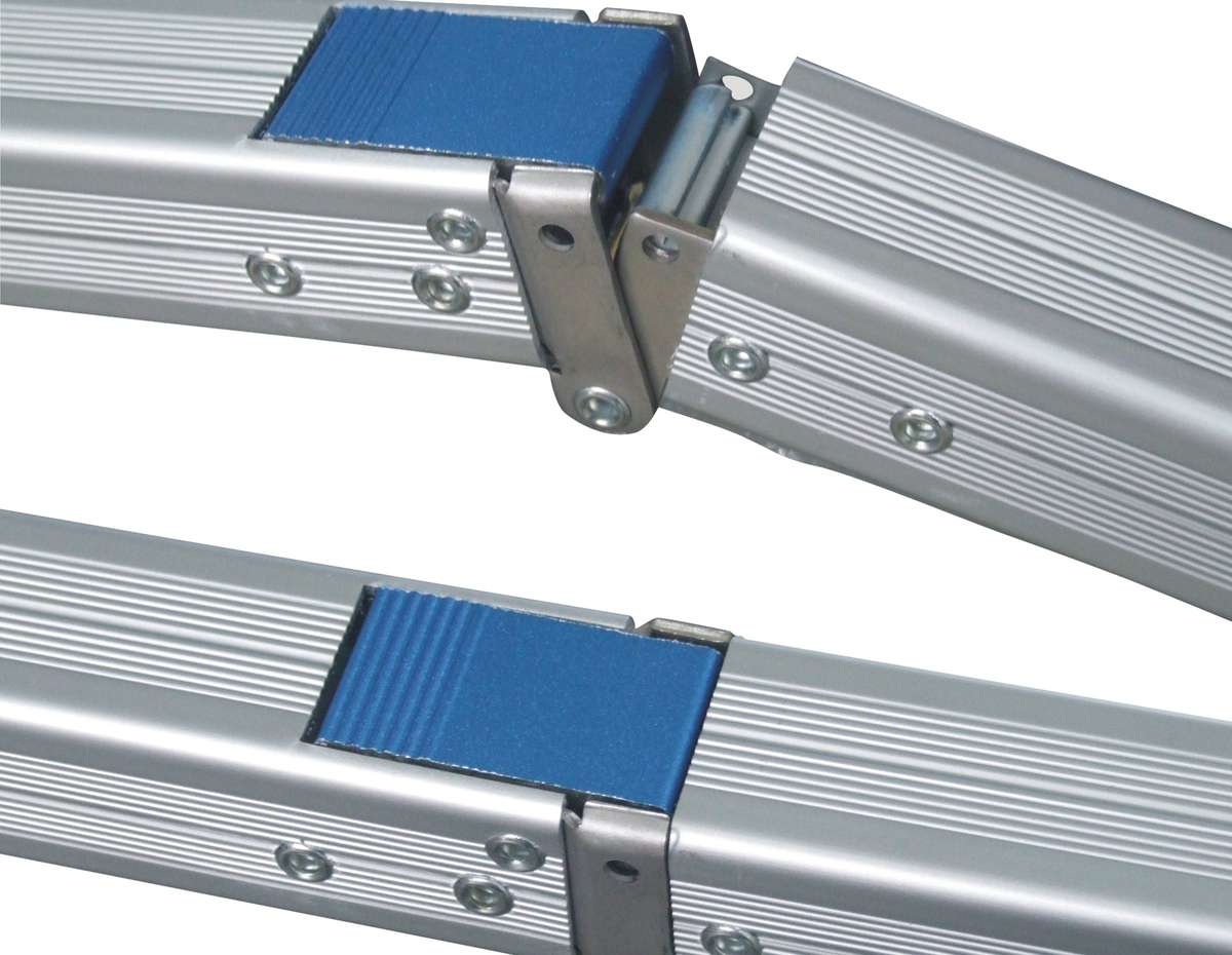 Grandview 150" 16:9 Super Mobile Fastfold Frame, case and legs