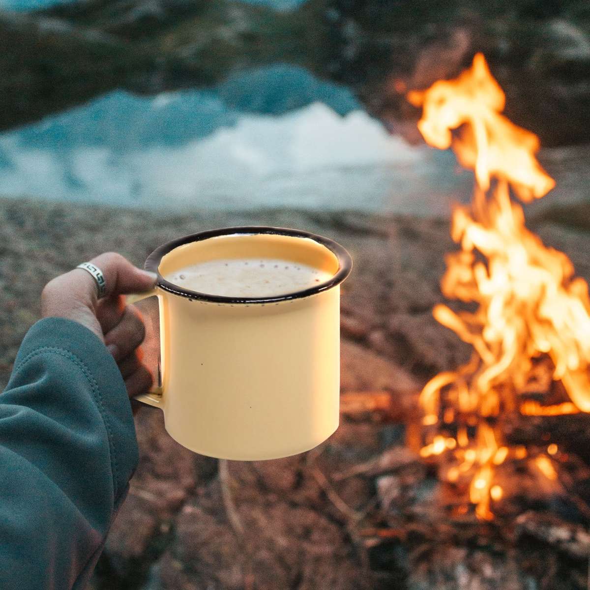 New World Enamelware 12pc dinning set mug plate bowl camping