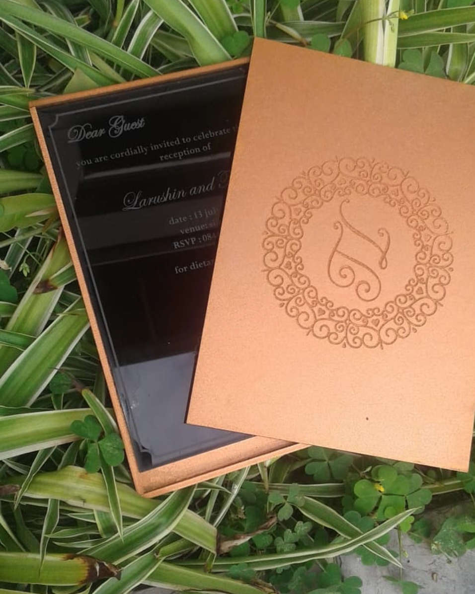 Acrylic Card With Wooden Box - Black / Rose Gold