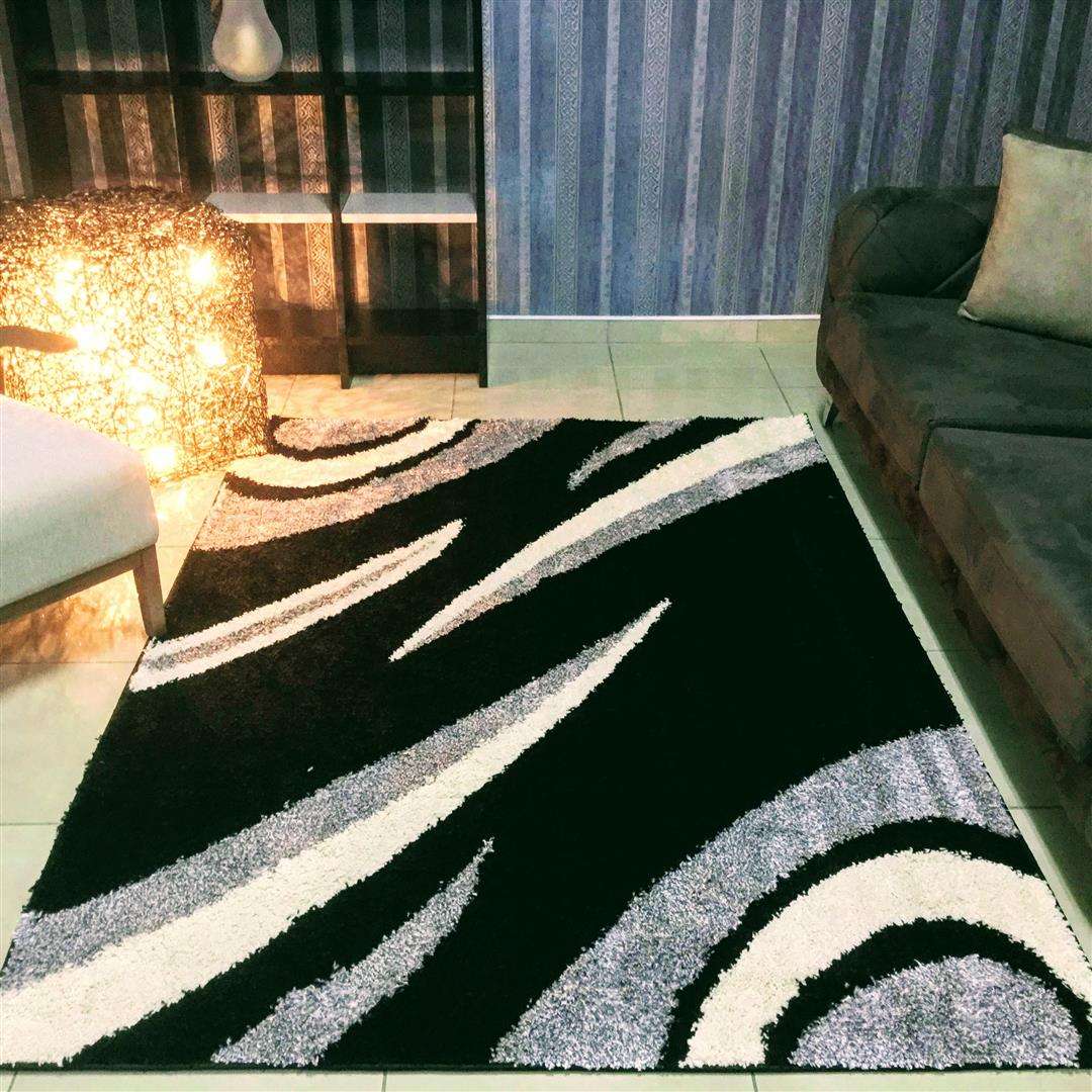 Allison Contemporary Abstract Black Area Rug, Size 2.3 x 1.6 M
