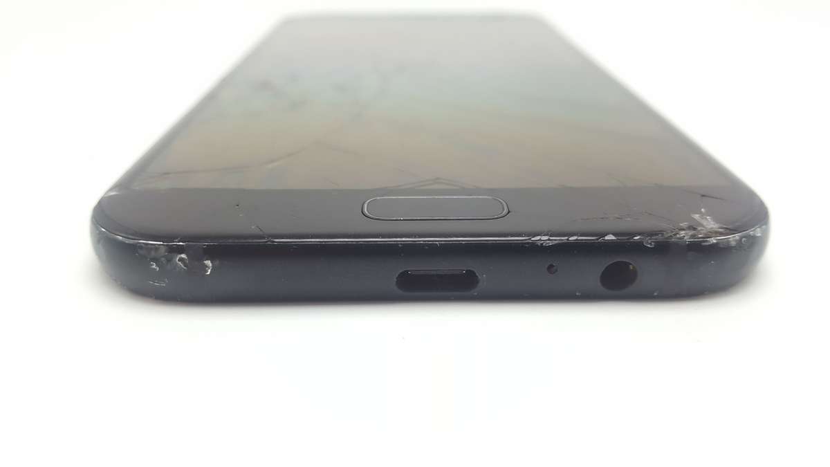 Samsung Galaxy A7 Black 32GB - 2017 Model(SM-A720f) - Cracked Screen - Great for Parts!