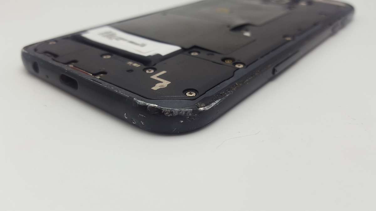 Samsung Galaxy A7 Black 32GB - 2017 Model(SM-A720f) - Cracked Screen - Great for Parts!