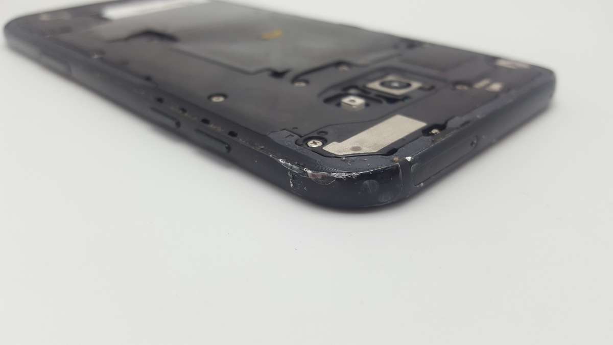 Samsung Galaxy A7 Black 32GB - 2017 Model(SM-A720f) - Cracked Screen - Great for Parts!