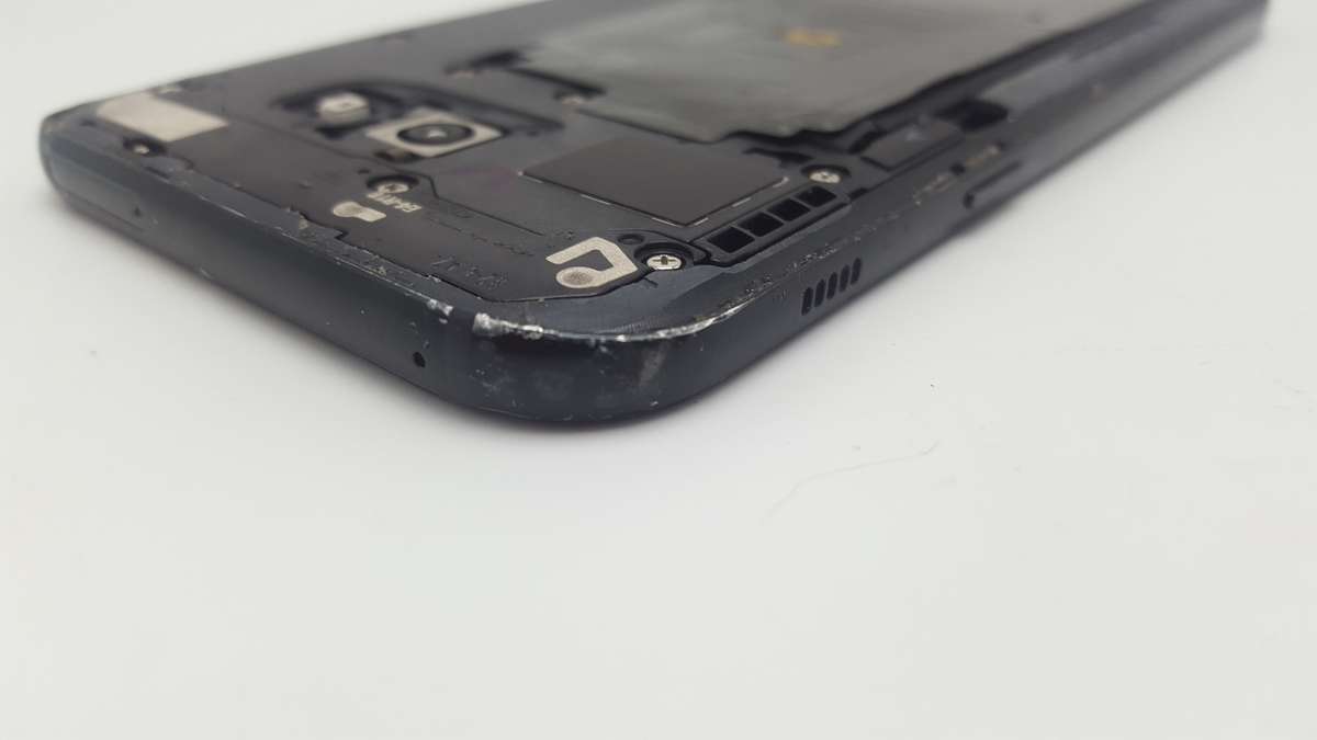 Samsung Galaxy A7 Black 32GB - 2017 Model(SM-A720f) - Cracked Screen - Great for Parts!