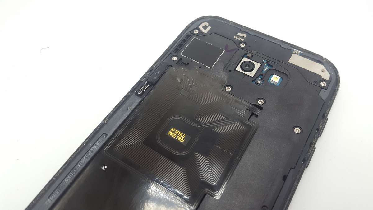 Samsung Galaxy A7 Black 32GB - 2017 Model(SM-A720f) - Cracked Screen - Great for Parts!