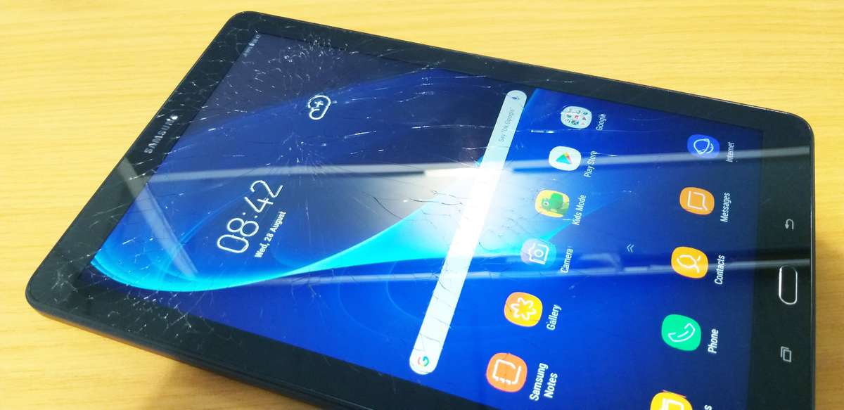 Samsung Galaxy Tab A (2016) with S-pen 16GB Black - Cracked Screen - Get this Now!