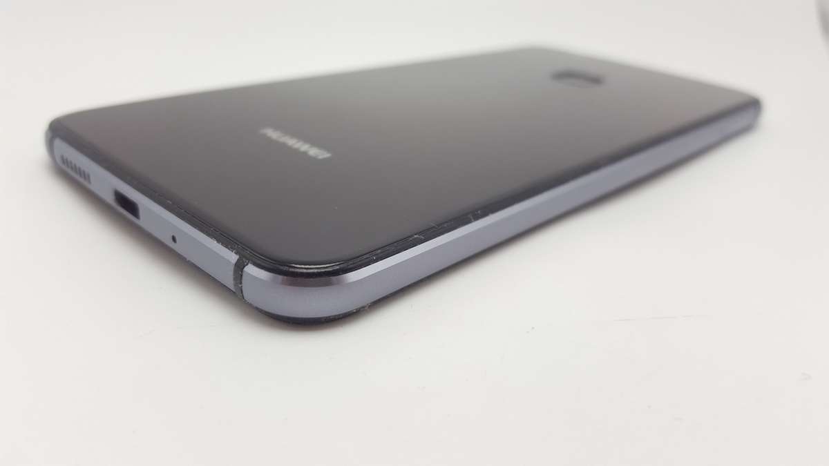 Huawei P10 Lite 32GB - Excellent Condition - Must Have!  (9.5/10) Price Lowered!