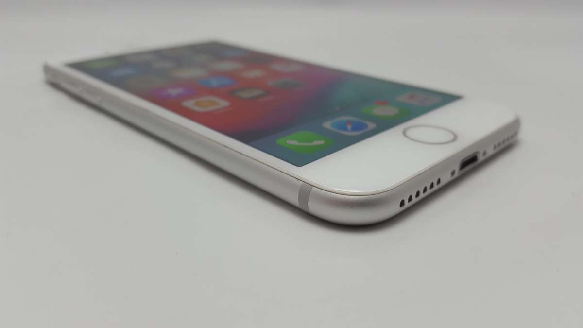 iPhone 7 Silver 128GB - Great Condition - Amazing Value! (6 Month Warranty)