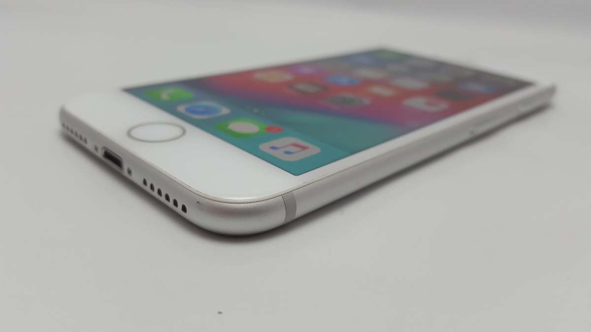 iPhone 7 Silver 128GB - Great Condition - Amazing Value! (6 Month Warranty)