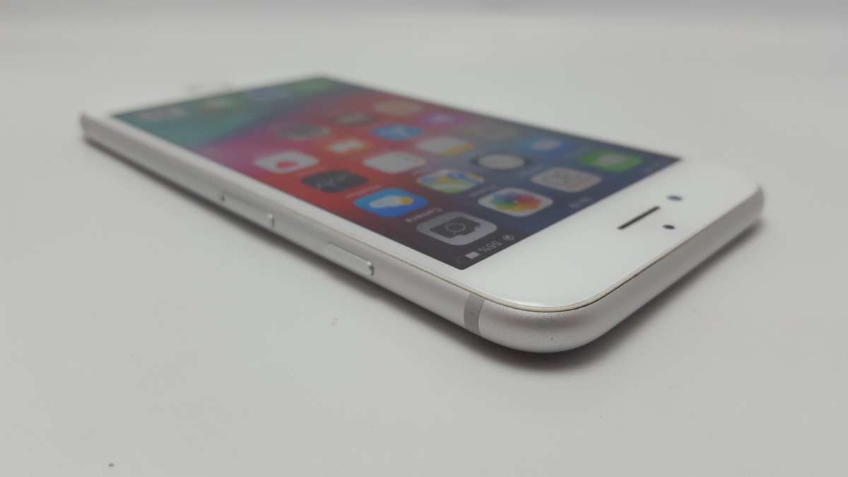 iPhone 7 Silver 128GB - Great Condition - Amazing Value! (6 Month Warranty)