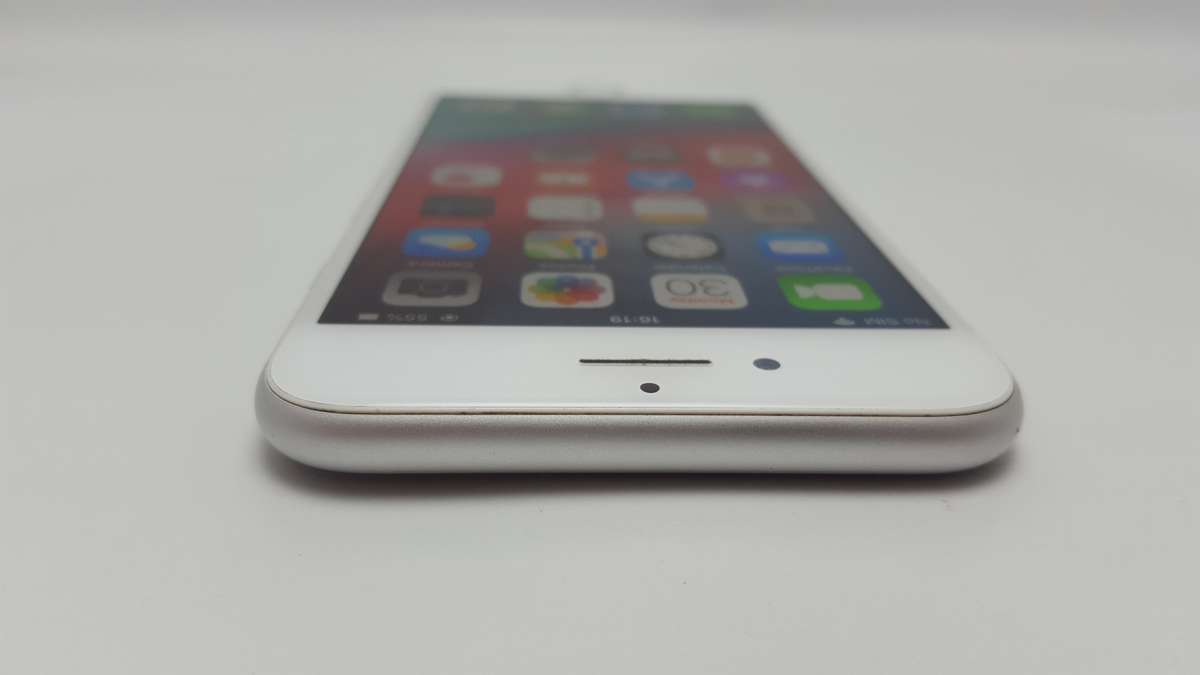 iPhone 7 Silver 128GB - Great Condition - Amazing Value! (6 Month Warranty)