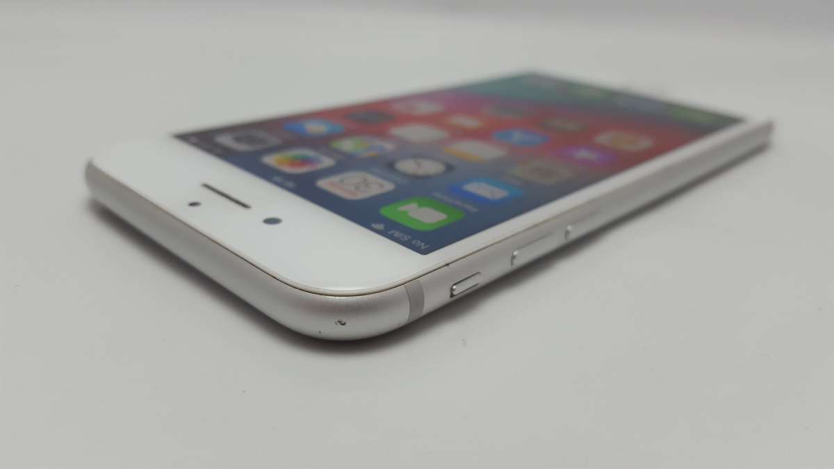 iPhone 7 Silver 128GB - Great Condition - Amazing Value! (6 Month Warranty)