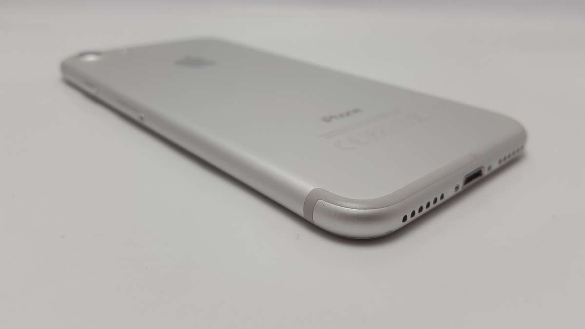 iPhone 7 Silver 128GB - Great Condition - Amazing Value! (6 Month Warranty)