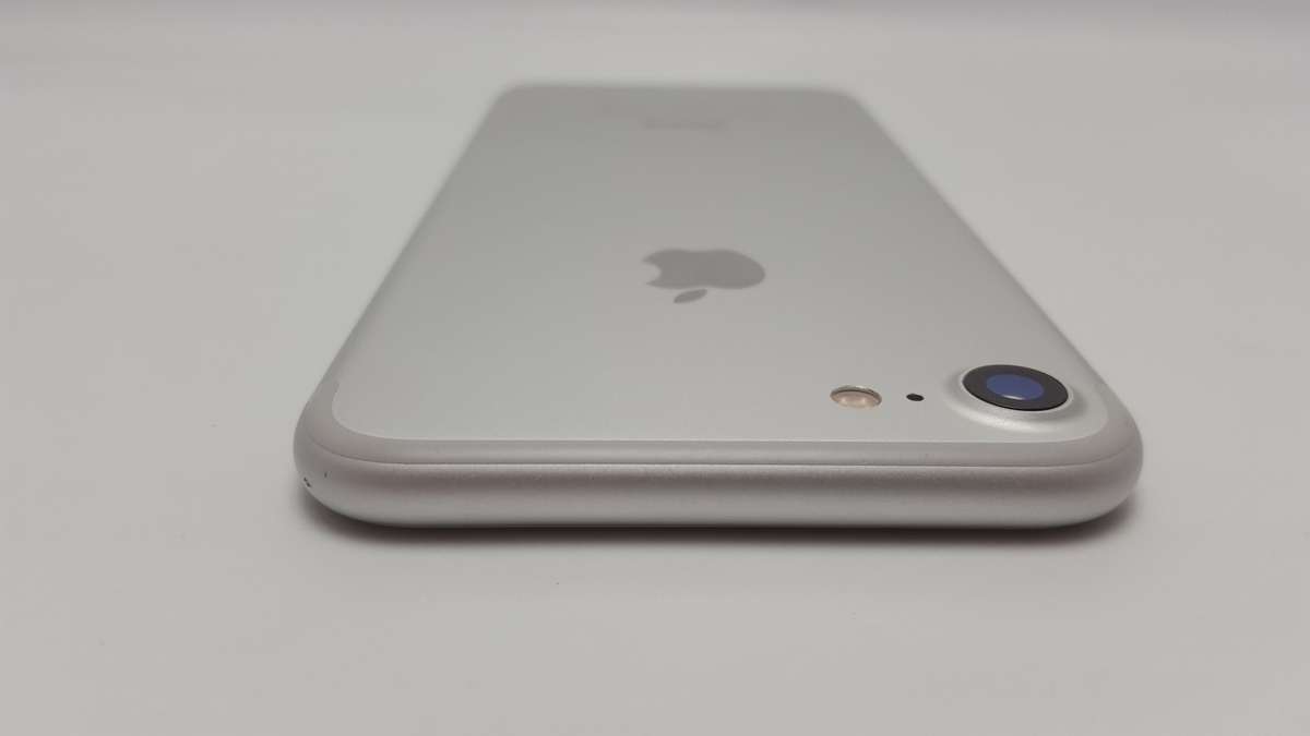 iPhone 7 Silver 128GB - Great Condition - Amazing Value! (6 Month Warranty)