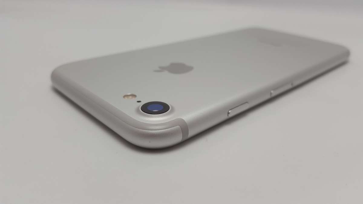 iPhone 7 Silver 128GB - Great Condition - Amazing Value! (6 Month Warranty)
