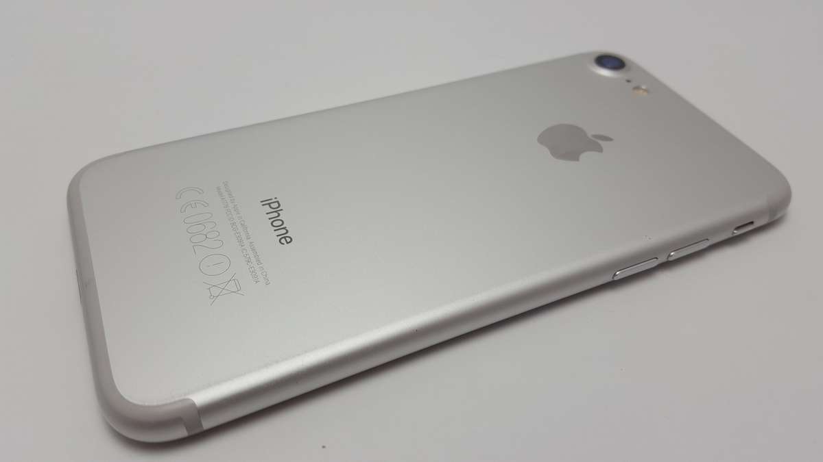 iPhone 7 Silver 128GB - Great Condition - Amazing Value! (6 Month Warranty)