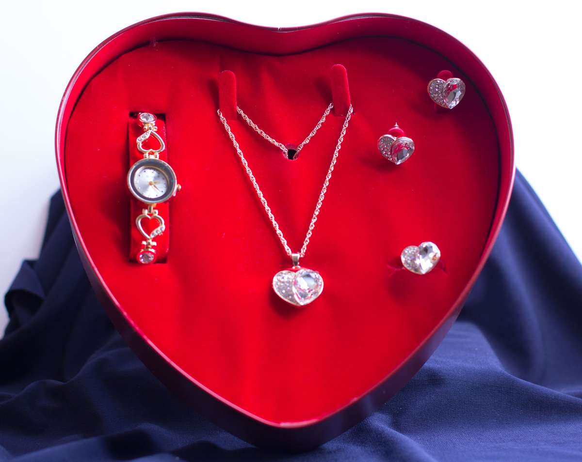 JESOU JEWELRY COLLECTION (Heart Shape)