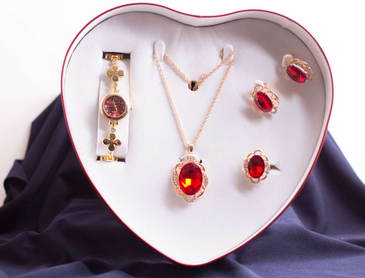 JESOU JEWELRY COLLECTION (Heart Shape)