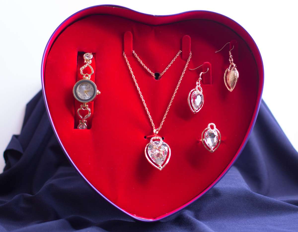JESOU JEWELRY COLLECTION (Heart Shape)