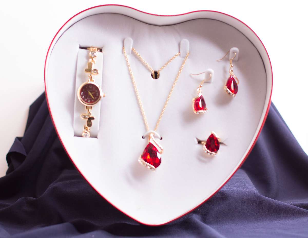 JESOU JEWELRY COLLECTION (Heart Shape)