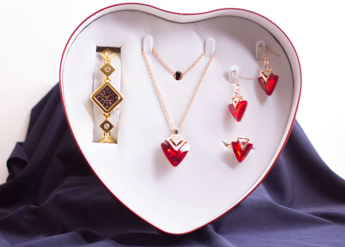 JESOU JEWELRY COLLECTION (Heart Shape)