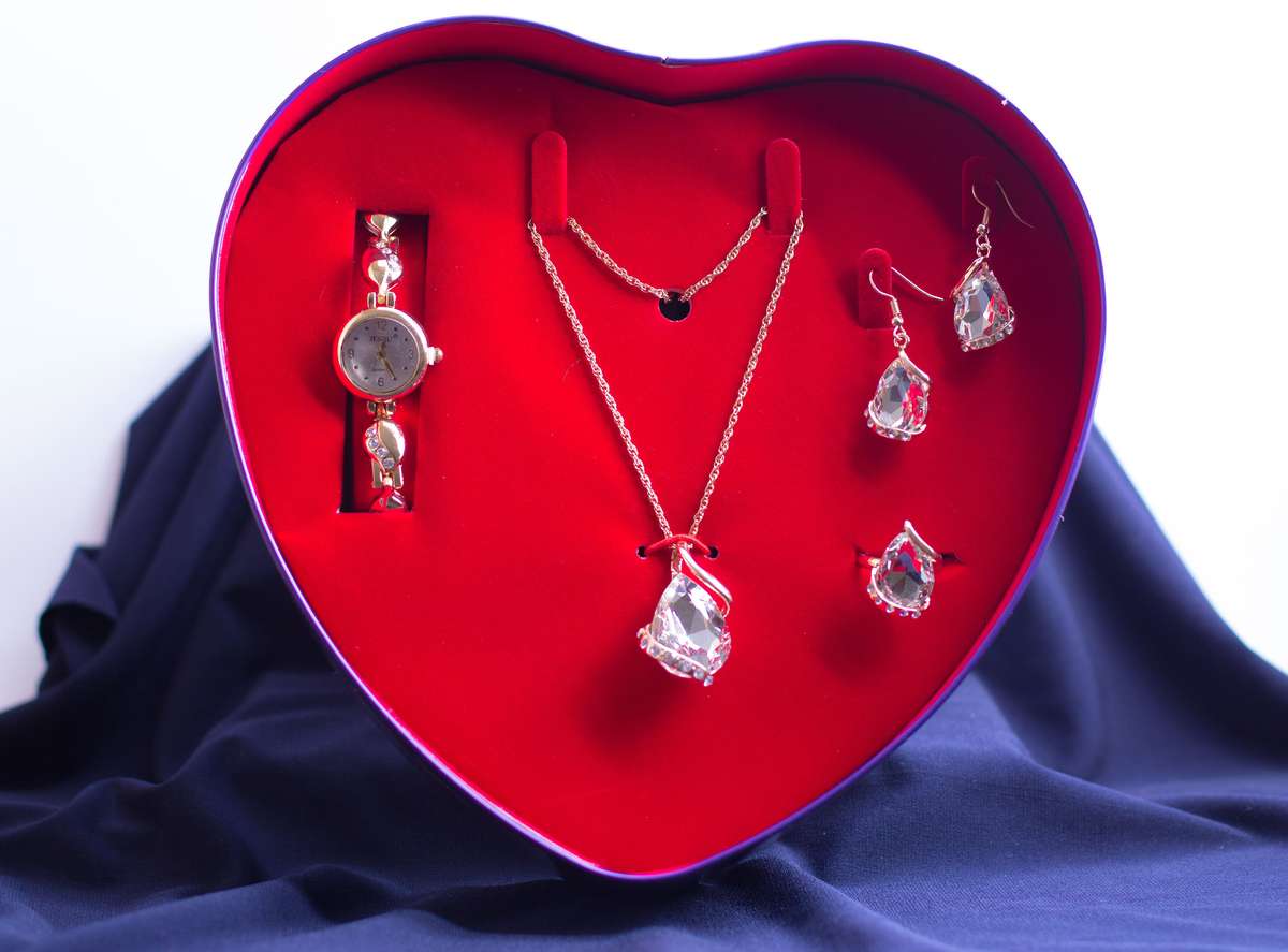 JESOU JEWELRY COLLECTION (Heart Shape)
