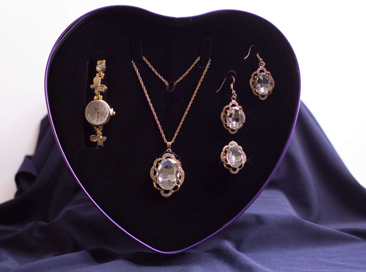 JESOU JEWELRY COLLECTION (Heart Shape)