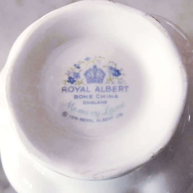 Royal Albert Memory Lane 21 Piece tea Set