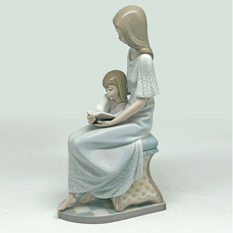 Lladro Daisa Figurine A Bedtime Story 5457