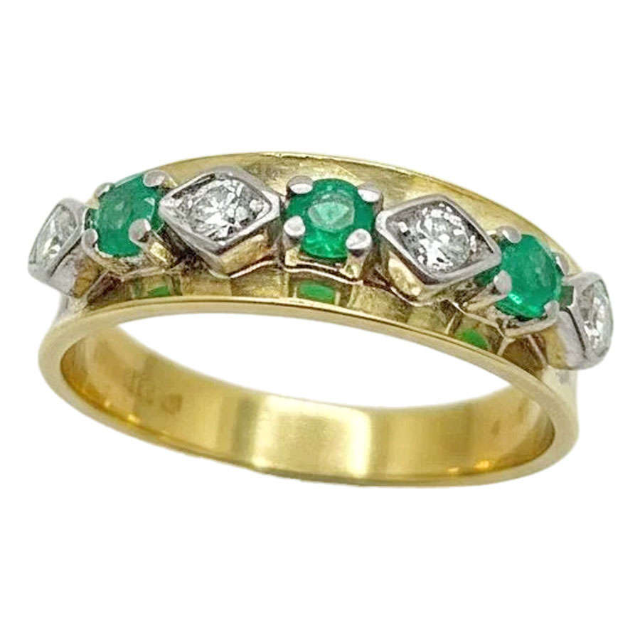 18 Ct Gold Emerald and Diamond Ring
